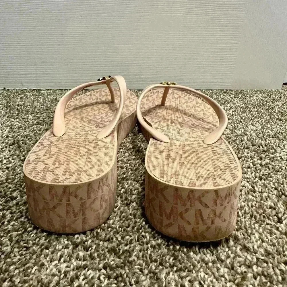 PINK MICHAEL KORS HEELED THICK FLIP FLOO SANDALS - Picture 3 of 5